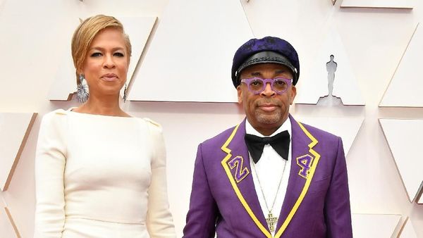 Sutradara Spike Lee Kenakan Tuksedo Kobe Bryant di Oscar 2020