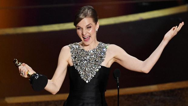 Hildur Guðnadóttir raih piala Best Score Film Oscar untuk 'Joker'