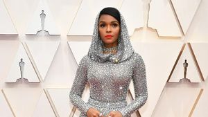 Mewah, Aktris Ini Pakai Gaun Bertabur 168 Ribu Kristal di Oscar 2020