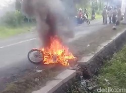 Baterei HP di Dalam Jok Diduga Bikin Sepeda Motor Ini Terbakar