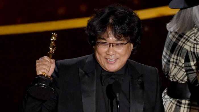HOLLYWOOD, CALIFORNIA - FEBRUARY 09: Bong Joon-ho accepts the Writing - Original Screenplay - award for Parasite onstage during the 92nd Annual Academy Awards at Dolby Theatre on February 09, 2020 in Hollywood, California. (Photo by Kevin Winter/Getty Images)