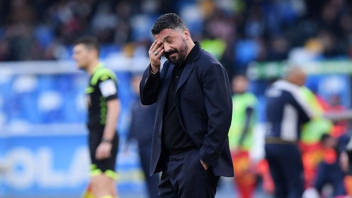 NAPLES, ITALY - FEBRUARY 09: Gennaro Gattuso SSC Napoli coach stands disappointed during the Serie A match between SSC Napoli and  US Lecce at Stadio San Paolo on February 09, 2020 in Naples, Italy. (Photo by Francesco Pecoraro/Getty Images)