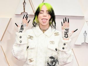 Billie Eilish tampil Serba Chanel di Oscar 2020 Billie Eilish tampil Serba Chanel di Oscar 2020