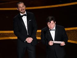 Duh! Ternyata Shia LaBeouf Salah Sebut Juara Oscar 2020 Duh! Ternyata Shia LaBeouf Salah Sebut Juara Oscar 2020