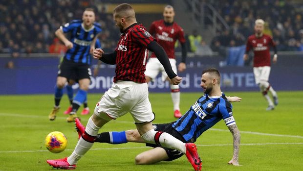 AC Milan kalah dari Inter Milan di Serie A.