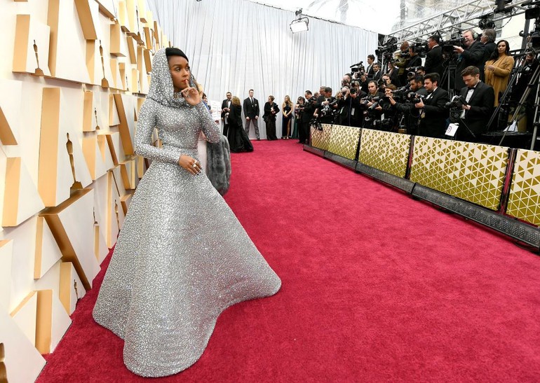 Gaun Ralph Lauren menemani penampilan Janelle Monae di Oscar 2020. Gaun tersebut bertabur 168 ribu kristal Swarovski. Mewah! Foto: Getty Images