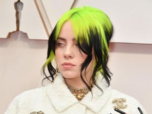 Billie Eilish Putus Asa & Menangis karena Gendernya Perempuan Billie Eilish Putus Asa & Menangis karena Gendernya Perempuan