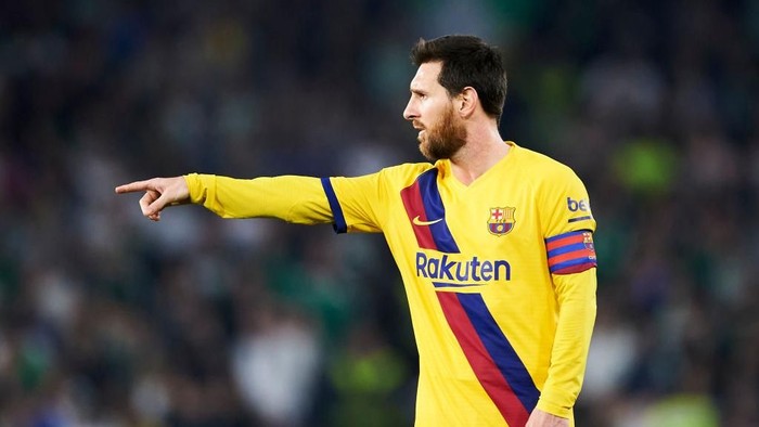 SEVILLE, SPAIN - FEBRUARY 09: Lionel Messi of FC Barcelona reacts during the Liga match between Real Betis Balompie and FC Barcelona at Estadio Benito Villamarin on February 09, 2020 in Seville, Spain. (Photo by Aitor Alcalde/Getty Images)