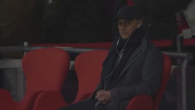 Mourinho menonton langsung laga Bayern vs Leipzig.