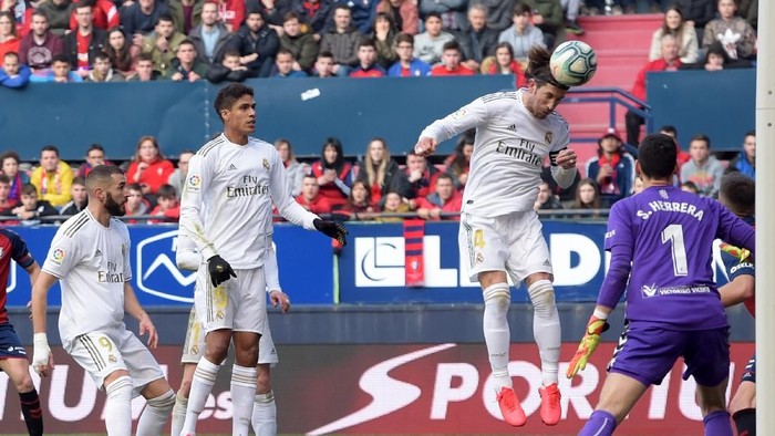 PAMPLONA, SPAIN - FEBRUARY 09: Sergio Ramos of Real Madrid scores his teams second goal during the La Liga match between CA Osasuna and Real Madrid CF at El Sadar Stadium on February 09, 2020 in Pamplona, Spain. (Photo by Juan Manuel Serrano Arce/Getty Images)