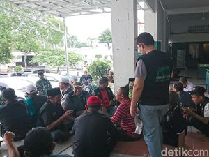 Ada Demo Save Babi, FUI Siaga di Sekitar Kantor Gubernur Sumut