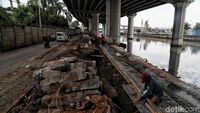 Cegah Banjir, Proyek Tanggul Kali Ancol Terus Dikebut