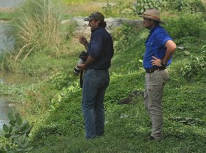 Dua Warga Australia Ikut Bantu Cari Buaya Berkalung Ban di Palu