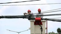 Kabel Semrawut di Kuningan Dirapikan