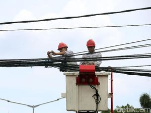Kabel Semrawut di Kuningan Dirapikan