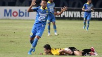 Di sisa waktu pertandingan, Barito berusaha mengejar ketertinggalannya. Beberapa peluang diciptakan, namun anak asuh Djadjang Nurdjaman urung menyamakan skor. Skor 2-1 bertahan hingga laga bubar.