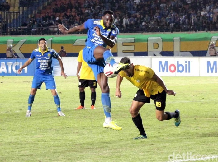 Persib Bandung menang 2-1 atas Barito Putera di laga uji coba. Dua gol kemenangan Maung Bandung dilesakkan Esteban Vizcarra.