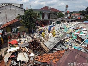 Potret Puing-puing Bangunan Kos yang Ambruk di Mampang
