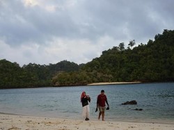 Ini Pantai yang Asyik Buat Kemping di Malang