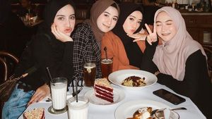 Sebelum Dipinang, Selebgram Aghnia Punjabi Doyan Nongkrong di Kafe Bareng Teman