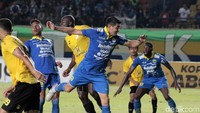 Laga Persib vs Barito Putera di Si Jalak Harupat, Soreang, Kab Bandung, Selasa (11/2/2020).