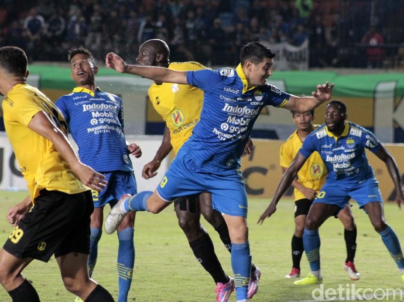 Persib Bandung menang 2-1 atas Barito Putera di laga uji coba. Dua gol kemenangan Maung Bandung dilesakkan Esteban Vizcarra.