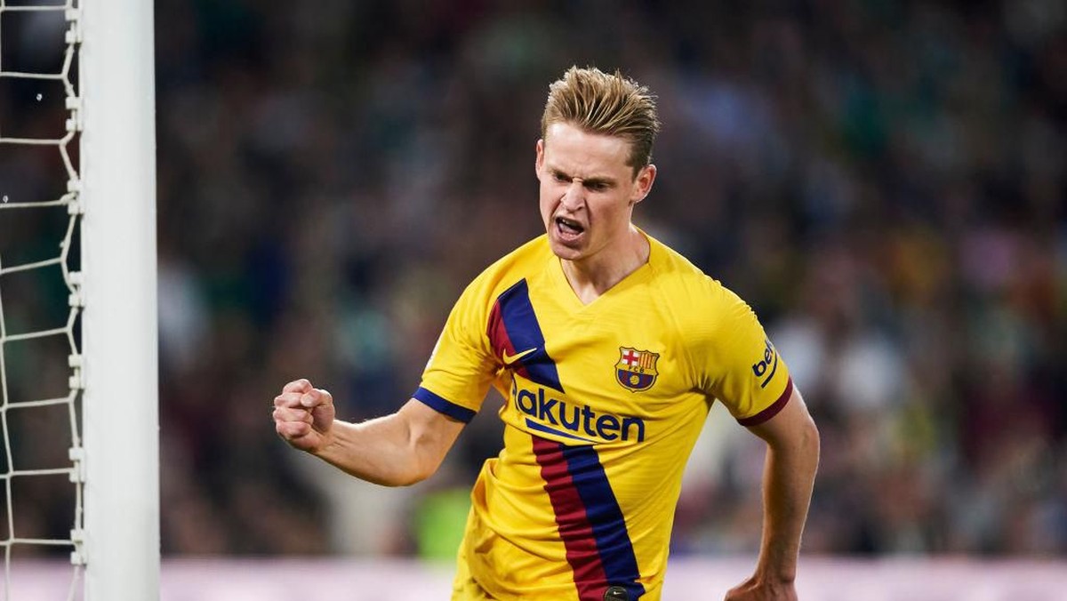 Frenkie De Jong memberikan pujian kepada penampilan Lionel Messi saat Barcelona menang atas Real Betis (Foto: Aitor Alcalde/Getty Images)