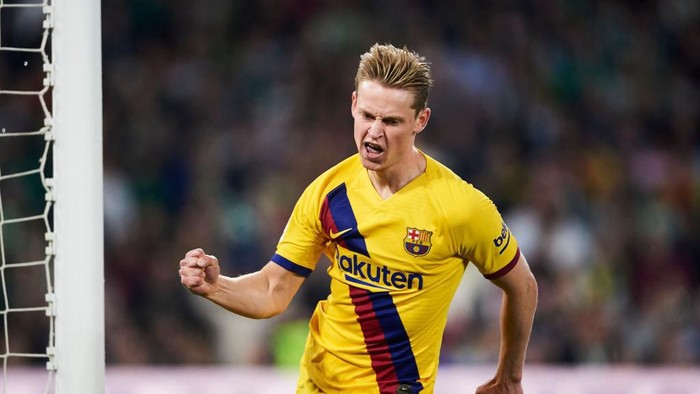 SEVILLE, SPAIN - FEBRUARY 09: Frenkie de Jong of FC Barcelona celebrates after scoring goal during the Liga match between Real Betis Balompie and FC Barcelona at Estadio Benito Villamarin on February 09, 2020 in Seville, Spain. (Photo by Aitor Alcalde/Getty Images)