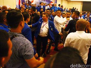 Ricuh Kongres PAN dan Potret Buram Demokrasi Internal Parpol Ricuh Kongres PAN dan Potret Buram Demokrasi Internal Parpol