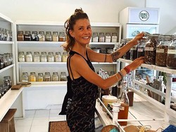 Bule di Bali Puasa Minum Air Putih Setahun, Klaim Tubuhnya Jadi Lebih Sehat