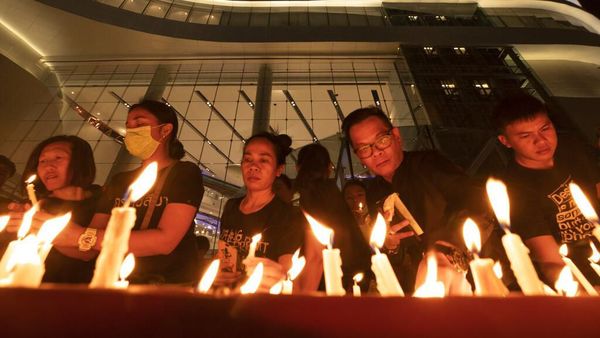 Warga Gelar Doa Bersama untuk Korban Penembakan Brutal di Thailand