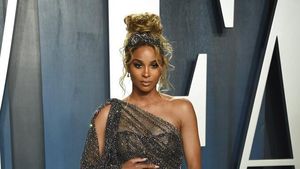 Hamil, Ciara Seksi Pakai Gaun Menerawang di After Party Oscar