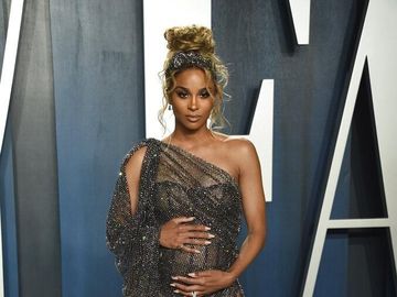 Hamil, Ciara Seksi Pakai Gaun Menerawang di After Party Oscar