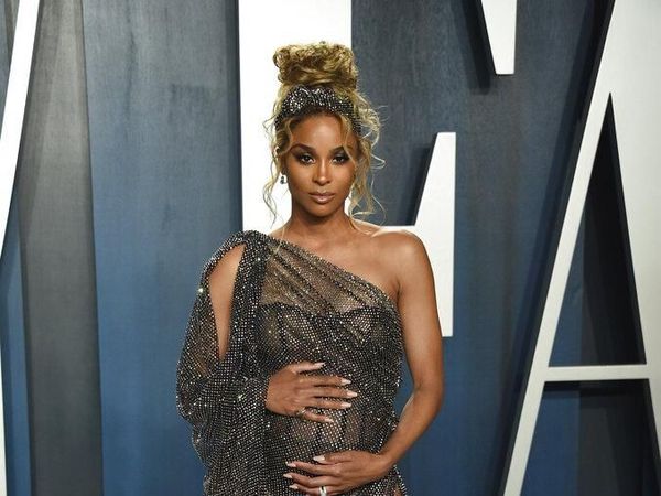 Hamil, Ciara Seksi Pakai Gaun Menerawang di After Party Oscar