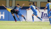 Dalam laga itu, Persib vs Barito berjalan ketat sejak babak pertama.