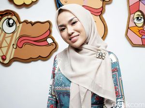Penjelasan Lengkap Medina Zein soal Foto di Mal Penjelasan Lengkap Medina Zein soal Foto di Mal