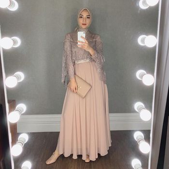 Inspirasi Model Kebaya Brokat Muslim, Mana Favorit Bunda?