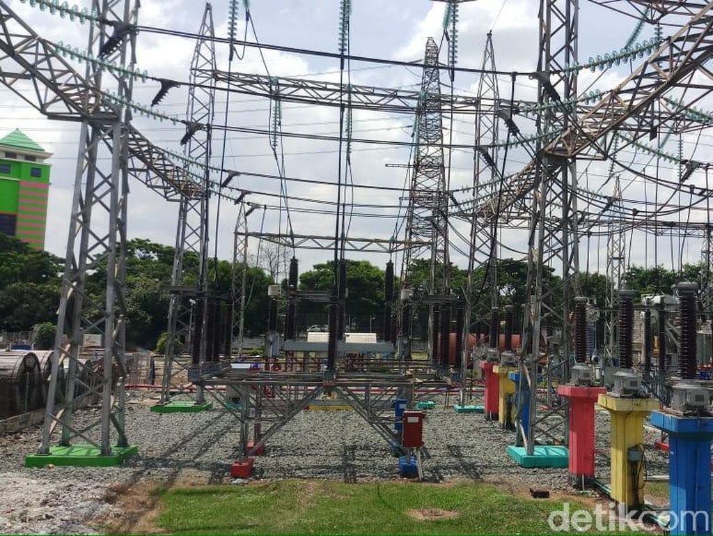 Ledakan di Gardu Induk Cawang, Rumah Warga Sekitar Rusak Ledakan di Gardu Induk Cawang, Rumah Warga Sekitar Rusak