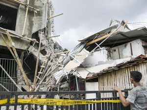 Cerita Warga soal Detik-detik Bangunan Ruko 3 Lantai di Matraman Roboh Cerita Warga soal Detik-detik Bangunan Ruko 3 Lantai di Matraman Roboh