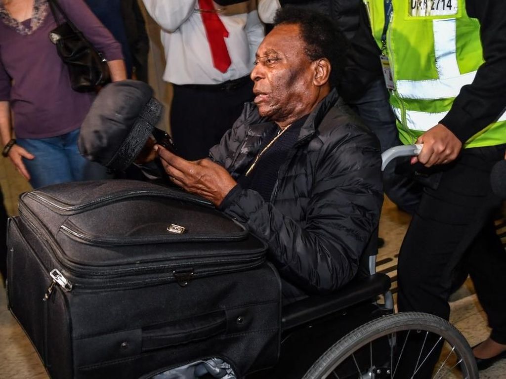 Pele: Sang Raja Kini Terpuruk dalam Depresi Pele: Sang Raja Kini Terpuruk dalam Depresi