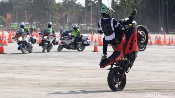 Keren Banget! Begini Aksi Freestyle Polisi di Pembukaan ISDC