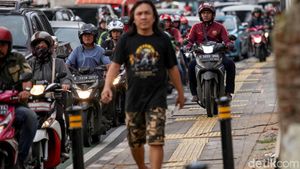Terlalu! Trotoar Fatmawati juga Dibajak Pemotor Nakal