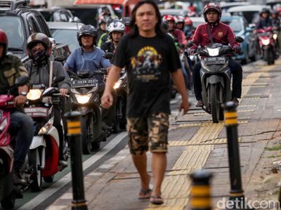 Terlalu! Trotoar Fatmawati juga Dibajak Pemotor Nakal