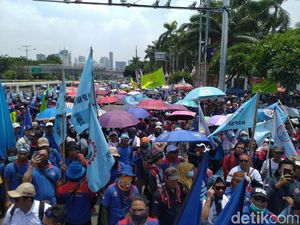 Ekonom Sebut Omnibus Law Ancam Pendapatan Asli Daerah Merosot