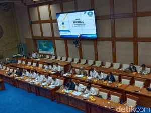 DPR Rapat Bareng BPH Migas Bahas Kinerja 2019