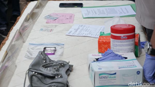 Polisi Tunjukkan Barang Bukti Lucinta Luna