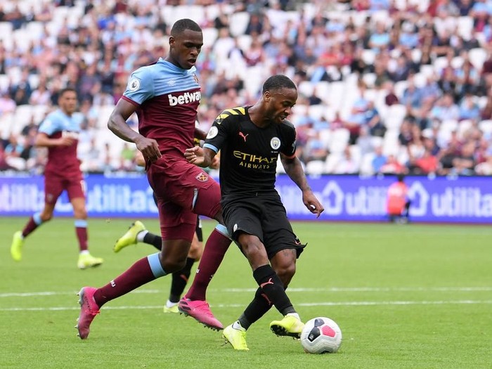 LONDON, ENGLAND - AUGUST 10: Raheem Sterling of Manchester City scores his teams fifth goal during the Premier League match between West Ham United and Manchester City at London Stadium on August 10, 2019 in London, United Kingdom. (Photo by Laurence Griffiths/Getty Images)