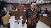 Didakwa Terima Suap, Begini Ekspresi Eks Dirut Perum Perindo