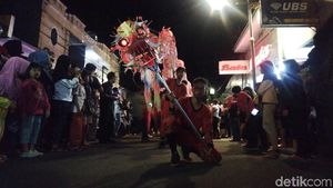 Potret Kemeriahan Pawai Cap Go Meh di Cianjur