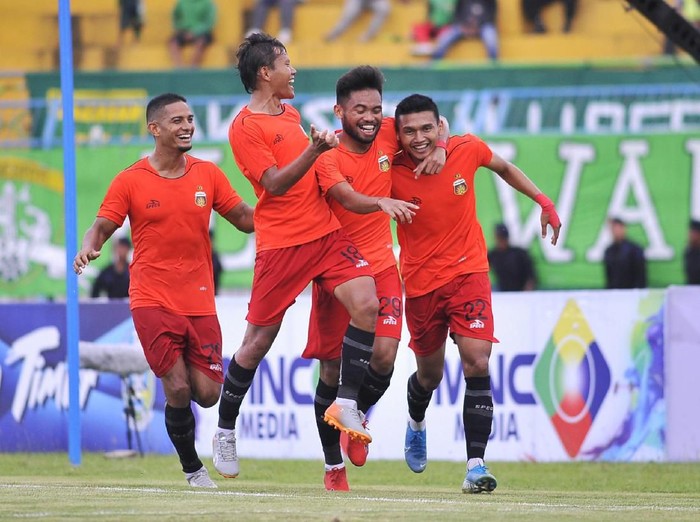 Bhayangkara FC meraih kemenangan atas Persebaya Surabaya